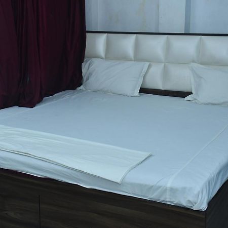 Hotel Awadh Palace Sahjanwa Luaran gambar