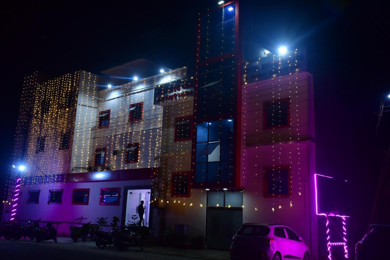 Hotel Awadh Palace Sahjanwa Luaran gambar