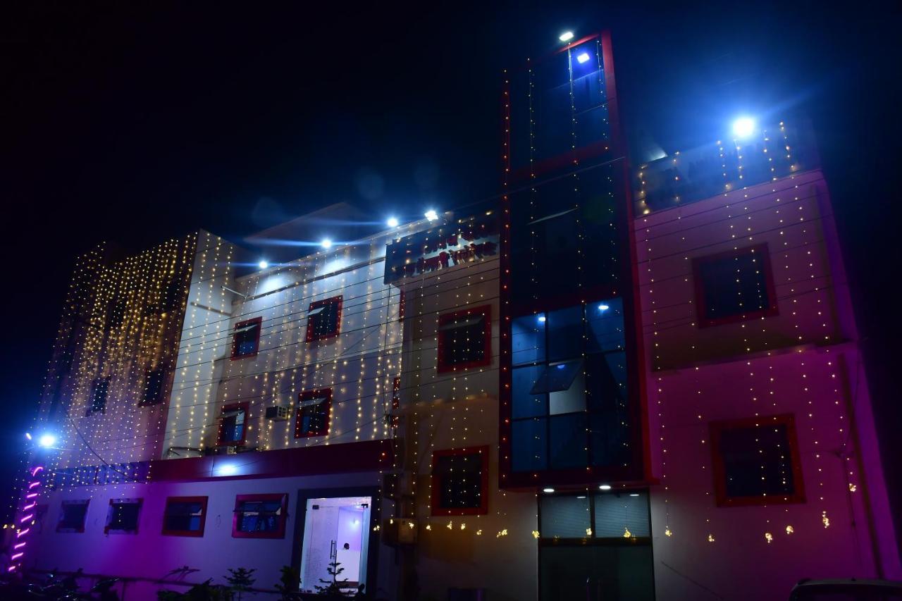 Hotel Awadh Palace Sahjanwa Luaran gambar