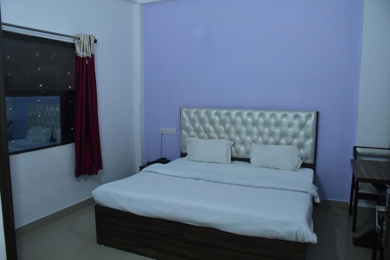 Hotel Awadh Palace Sahjanwa Luaran gambar