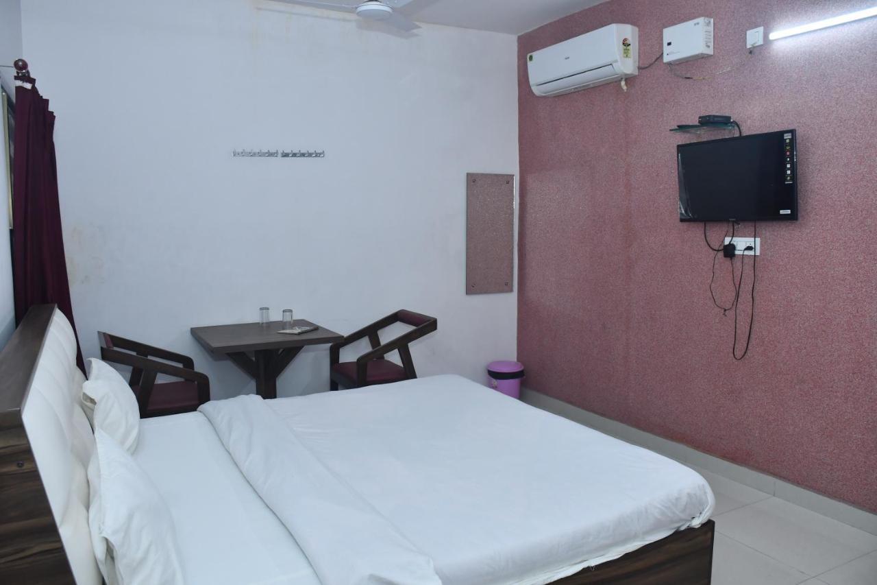 Hotel Awadh Palace Sahjanwa Luaran gambar